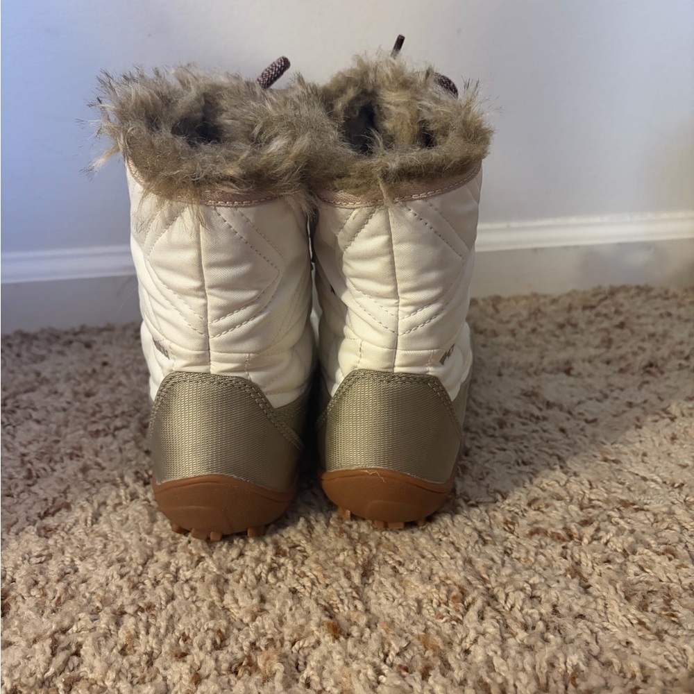 Columbia Minx Shorty III Women’s 6 snow boots - Picture 3 of 12